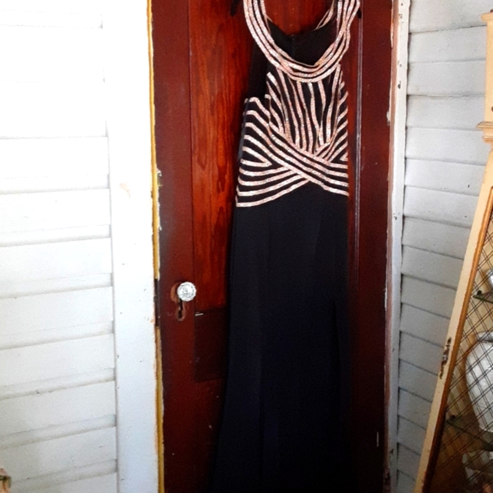 Elegant Black and Gold Women's Wedding Dress